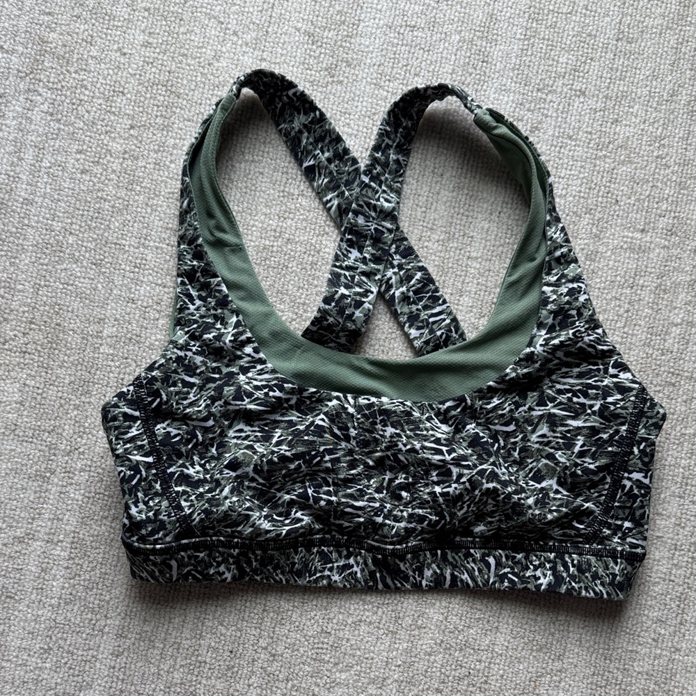 Lululemon Athletica Black and Green Sports Bra size 8